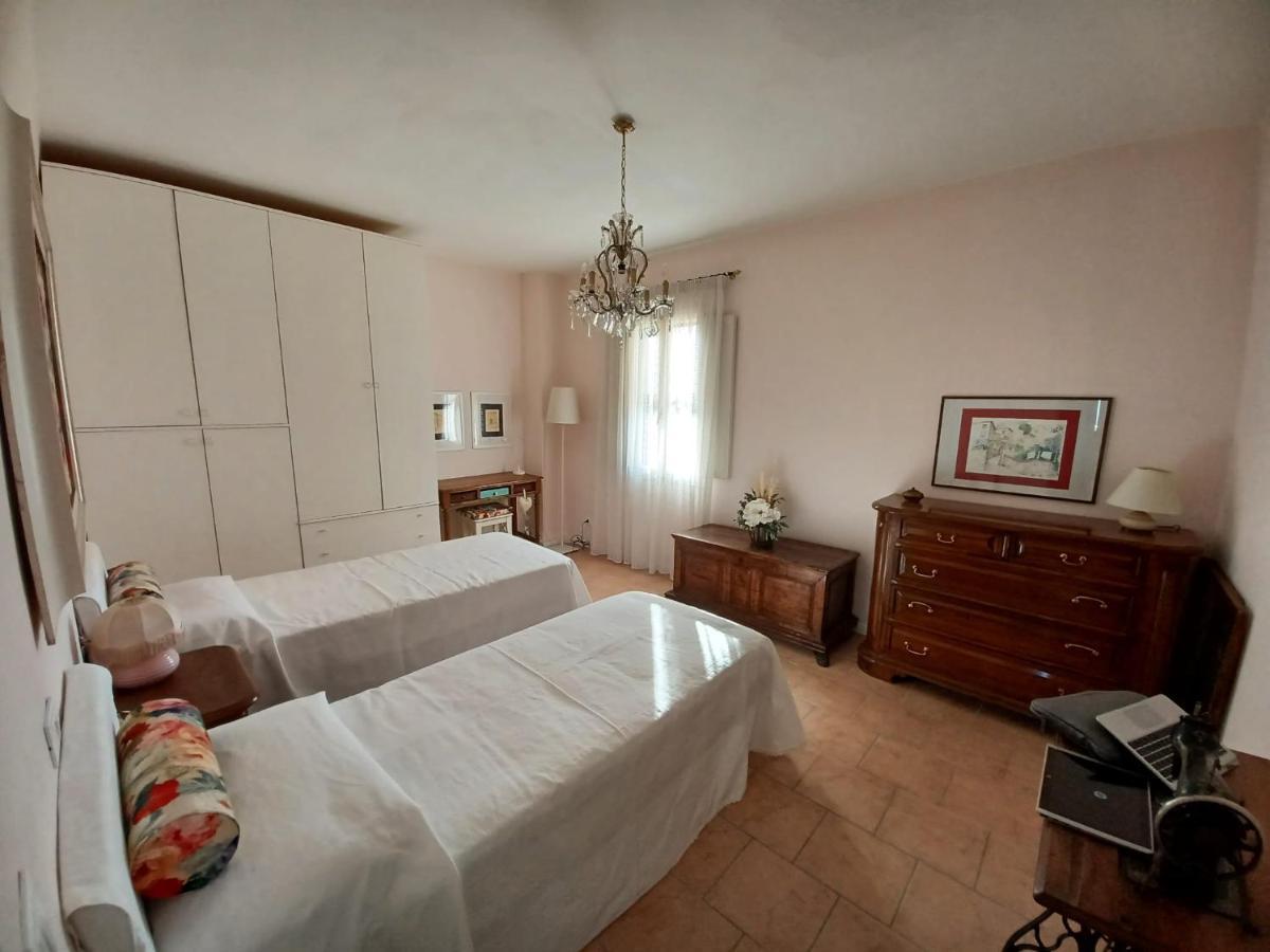 Casa Vacanze L'Acquerello Lari Exterior foto