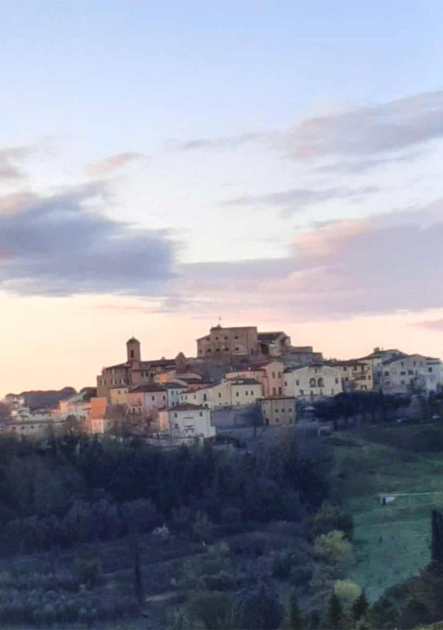 Casa Vacanze L'Acquerello Lari Exterior foto