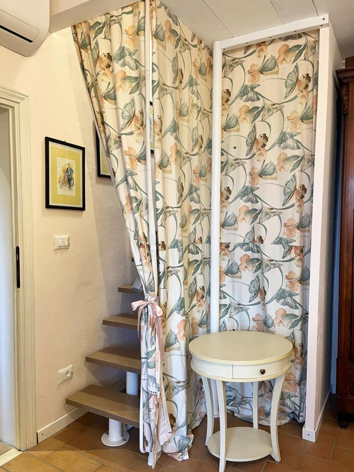 Casa Vacanze L'Acquerello Lari Exterior foto